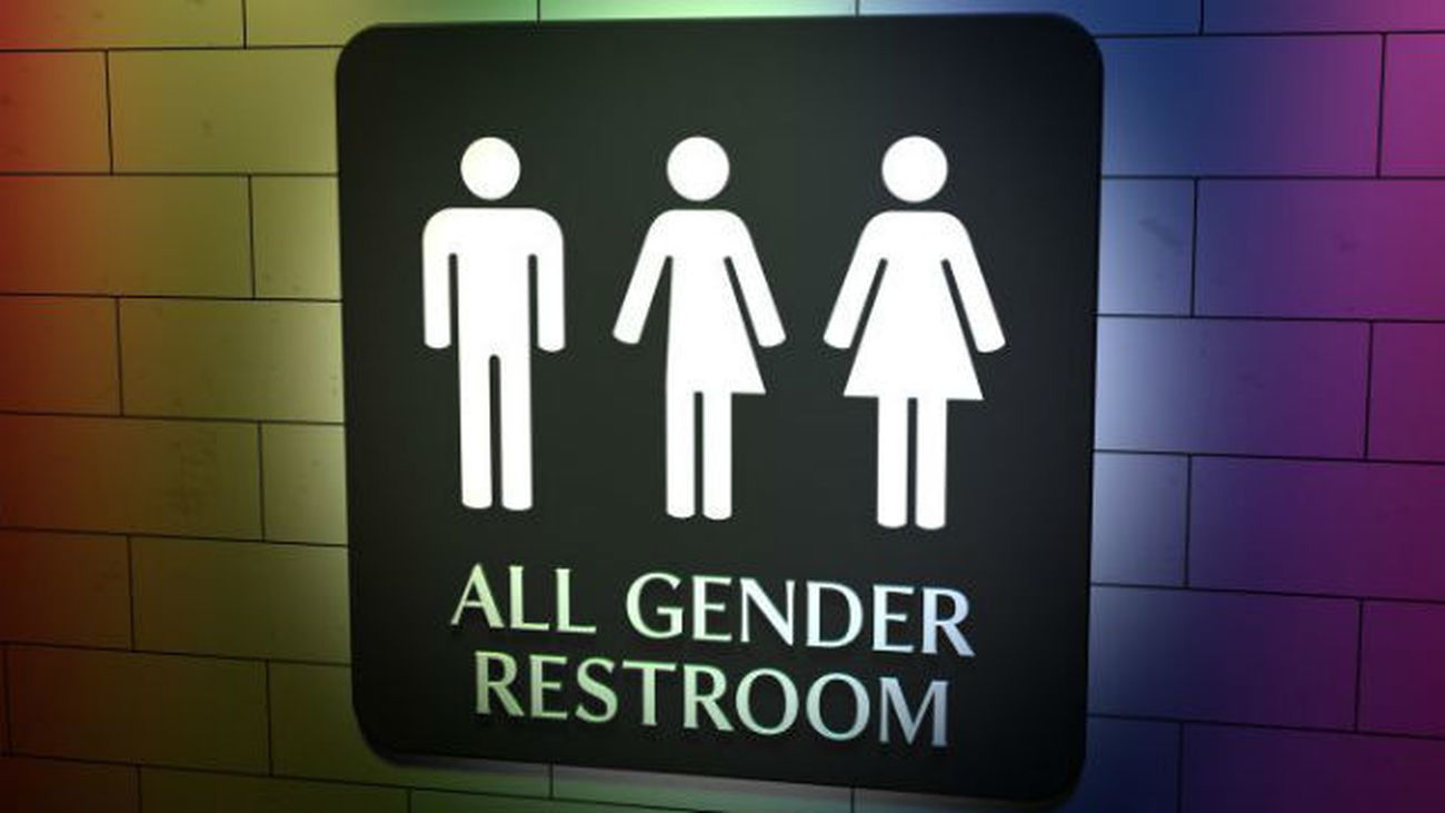 Trump revoca una norma que permitía a los alumnos transexuales elegir baño
