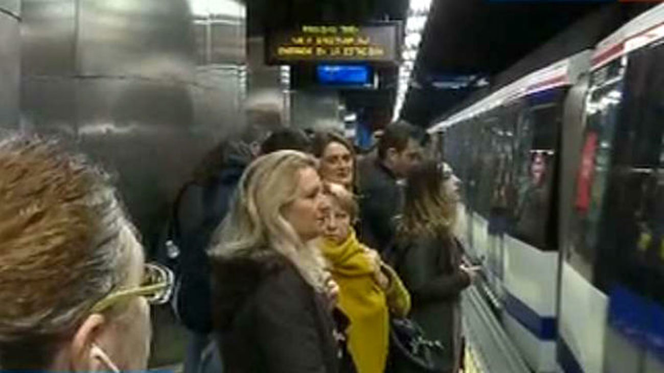 Los Maquinistas de Metro convocan paros para la mañana del próximo lunes