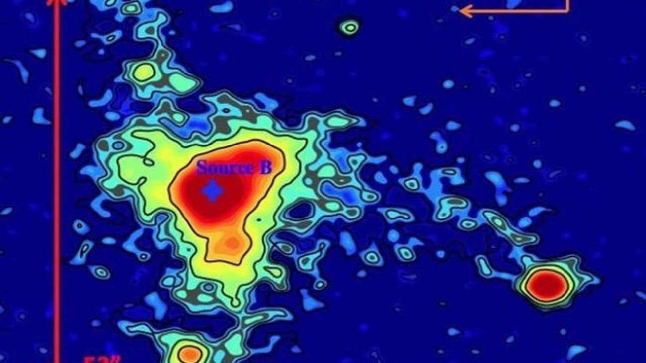 Una vasta nube cósmica luminosa carece de fuente obvia de energía