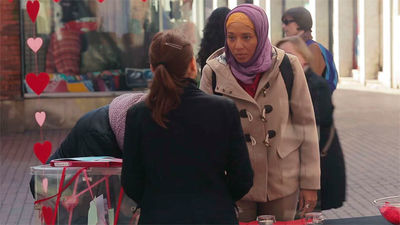 Campaña de SOS Racismo: Graba reacciones racistas ciudadanas en cámara oculta