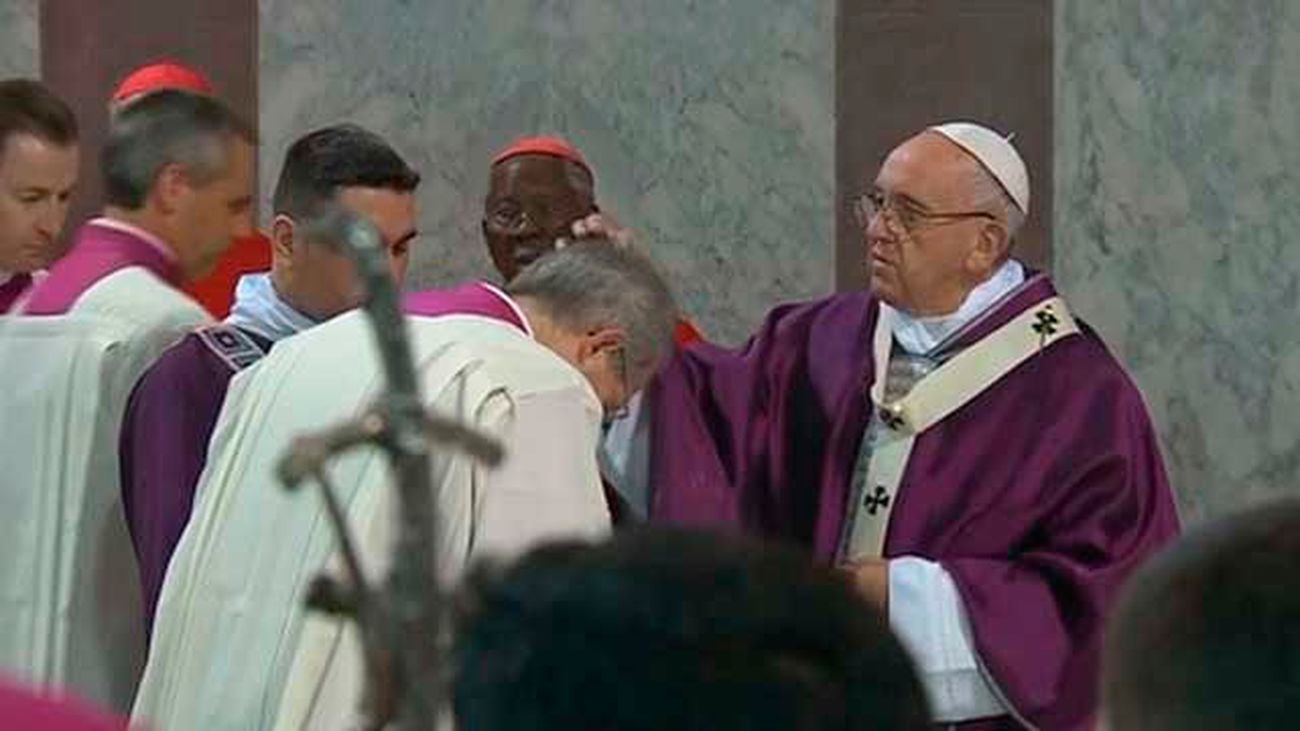 El Papa Francisco en la ceremonia de imposición de la ceniza