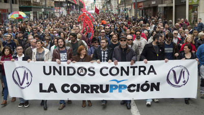 Miles de murcianos piden la dimisión de Sánchez en una marcha anticorrupción