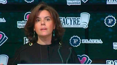 Sáenz de Santamaría: "Cuando una mujer quiere, puede y mucho"