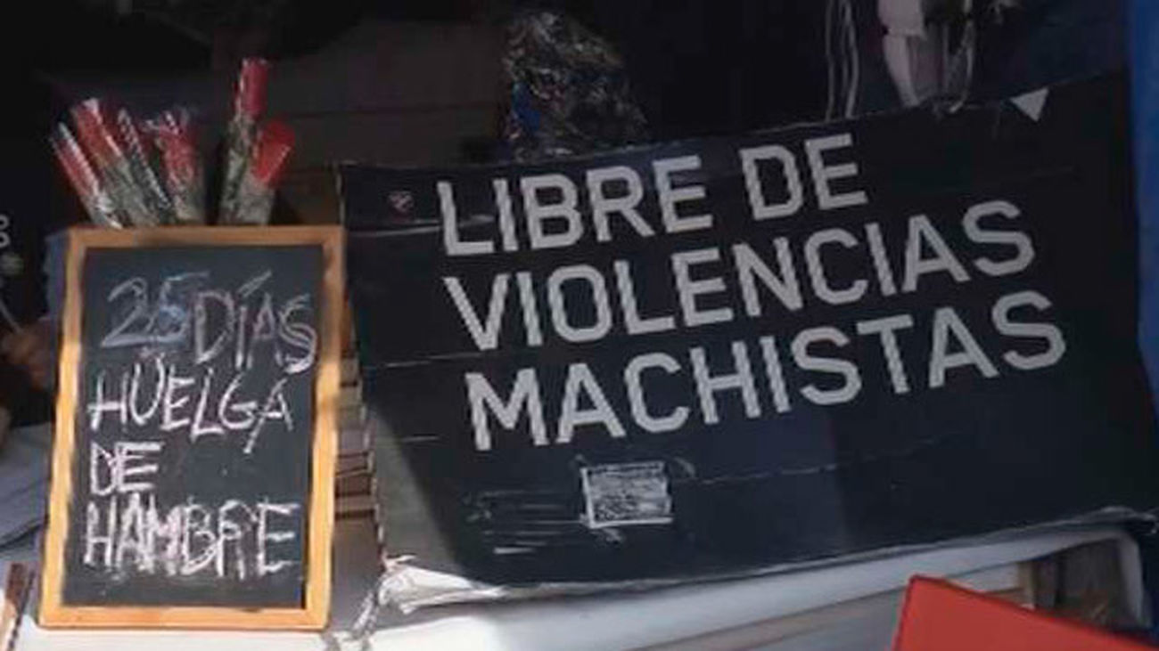 Diez mujeres y un hombre se unen a la huelga de hambre en la Puerta del Sol