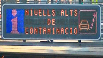 Los coches de más 20 años no podrán circular días laborables en 2019 en Barcelona