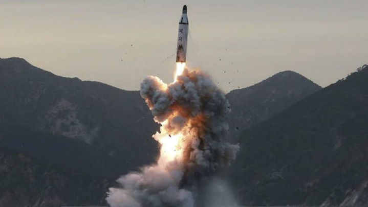 Corea del Norte lanza cuatro misiles que alcanzan aguas japonesas