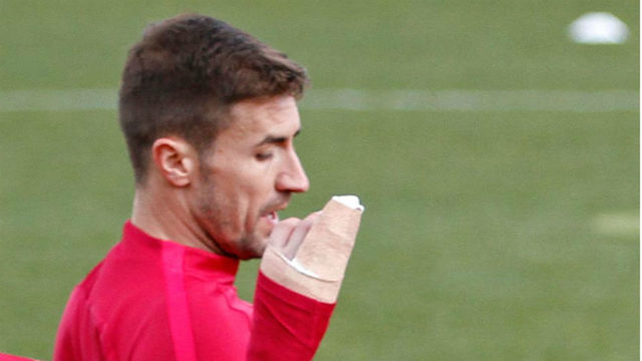 Gabi pasa por el quirófano para colocarle una placa en la mano derecha