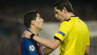 El PSG denuncia ante la UEFA los 10 errores de Aytekin ante el Barça