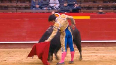 Sobresale Diego Carretero, que se impone a los novillos y a los elementos