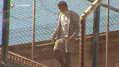 El preso de la Modelo depone su protesta tras 11 horas encaramado en el tejado