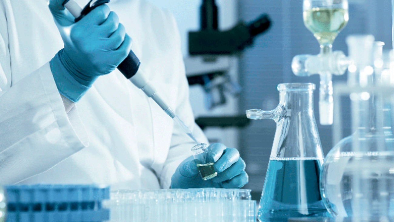 Mojica y Paz-Ares, premios Fundación Lilly de Investigación Biomédica 2017