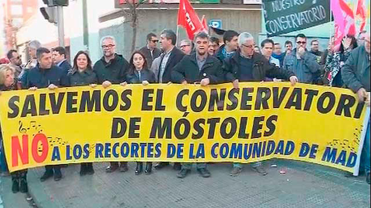 Protestan en la Asamblea por los "recortes" en un conservatorio de Móstoles