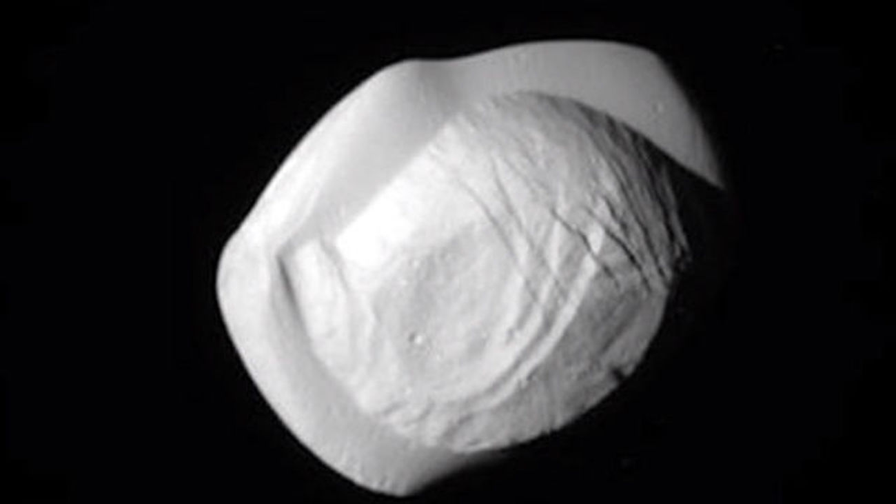 Explican por qué la luna Pan  de Saturno parece un ravioli