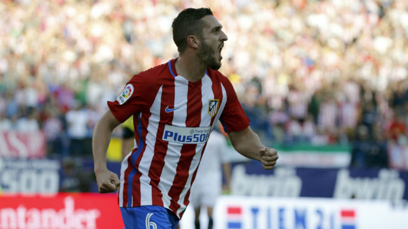 El centrocampista del Atlético de Madrid Koke Resurrección celebra su gol marcado al Sevilla