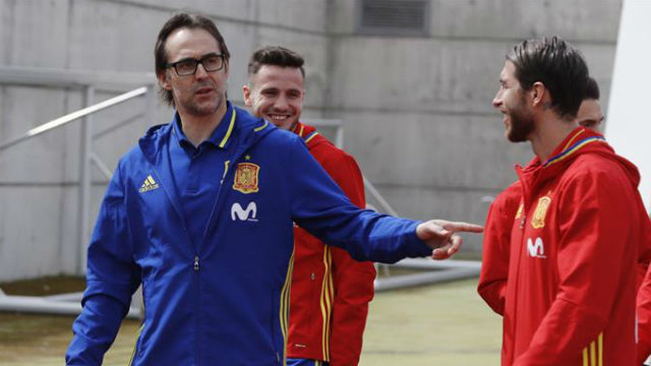 Lopetegui: "Ahora Ramos y Piqué se pueden mandar tuits con la misma camiseta"
