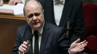 Dimite el ministro francés del Interior por los empleos que dio a sus hijas