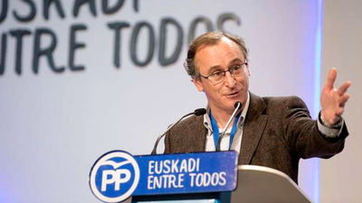 Alonso pide a Urkullu que "rectifique" su propuesta sobre los presos etarras