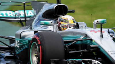 GP Australia: Hamilton, pole; Sainz saldrá 8º y Alonso 13º