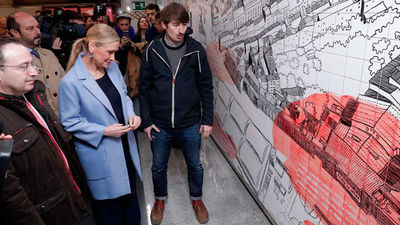 La Comunidad recuerda a Lina Morgan en La Latina con un mural y una placa