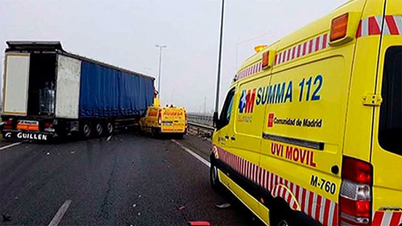 Dos heridos en una colisión múltiple de una furgoneta y dos tráiler en la M-50