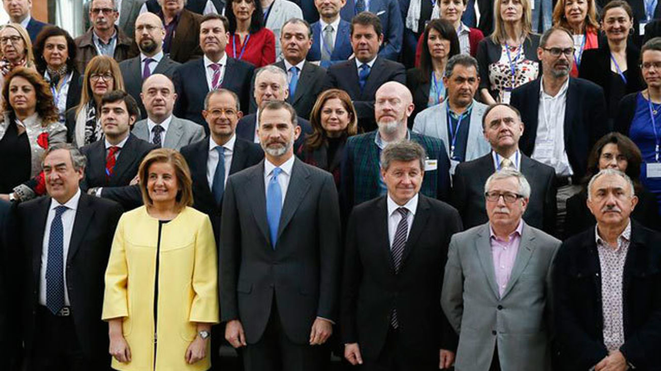 El rey pide medidas para lograr "empleo decente y digno"