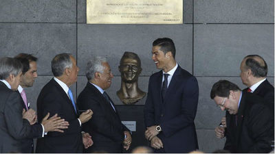 Cristiano, "feliz y honrado" por el homenaje de Madeira