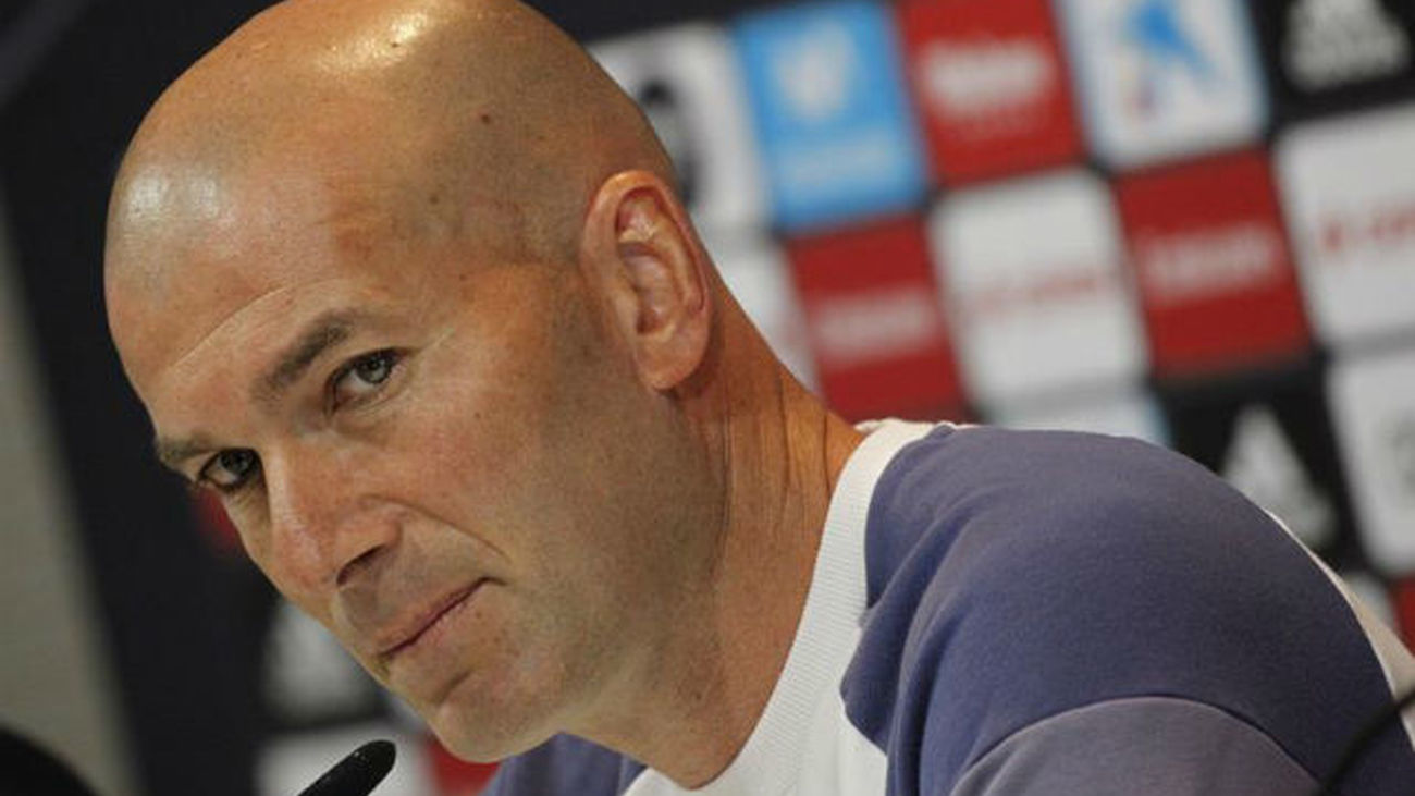 Zidane avisa: "El Alavés ganó al Barça y empató en el Calderón"