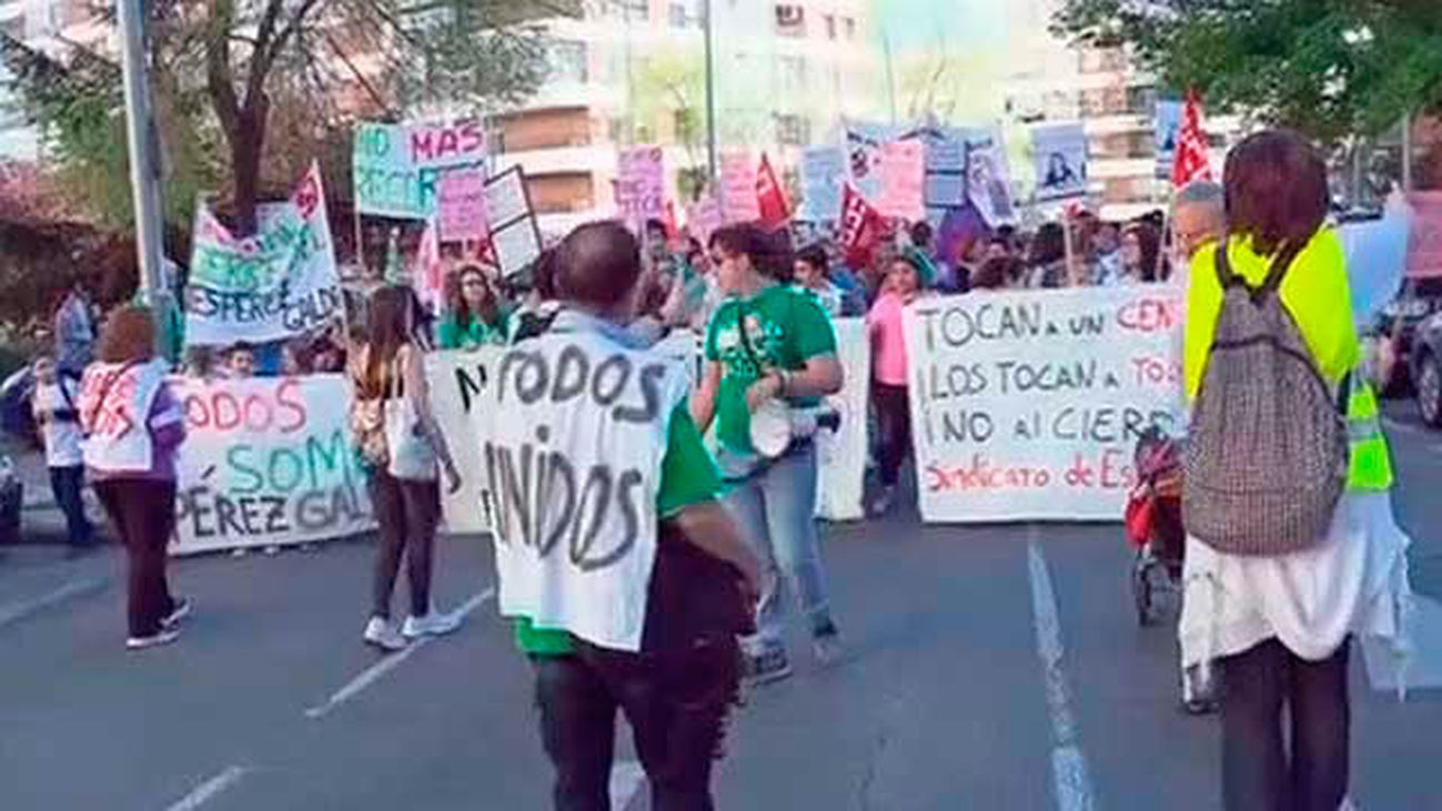 Padres y alumnos del IES Pérez Galdós se manifiestan contra su cierre