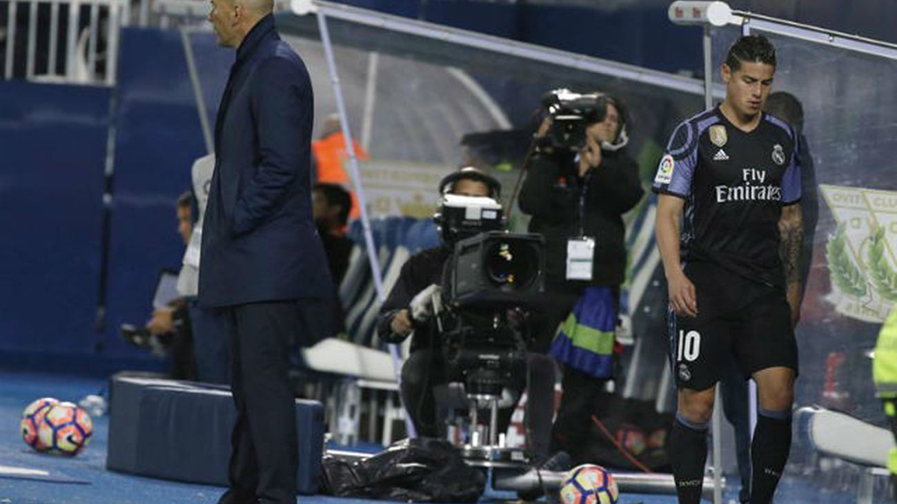 A James se le agota la paciencia con Zidane