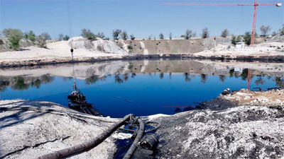 La Comunidad ya ha extraído 24.800 toneladas de aceite de la laguna de Arganda