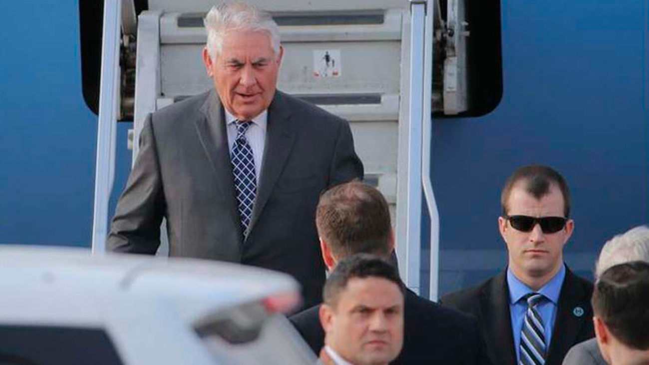 Tillerson aterriza en Moscú para reunirse con su colega ruso Lavrov