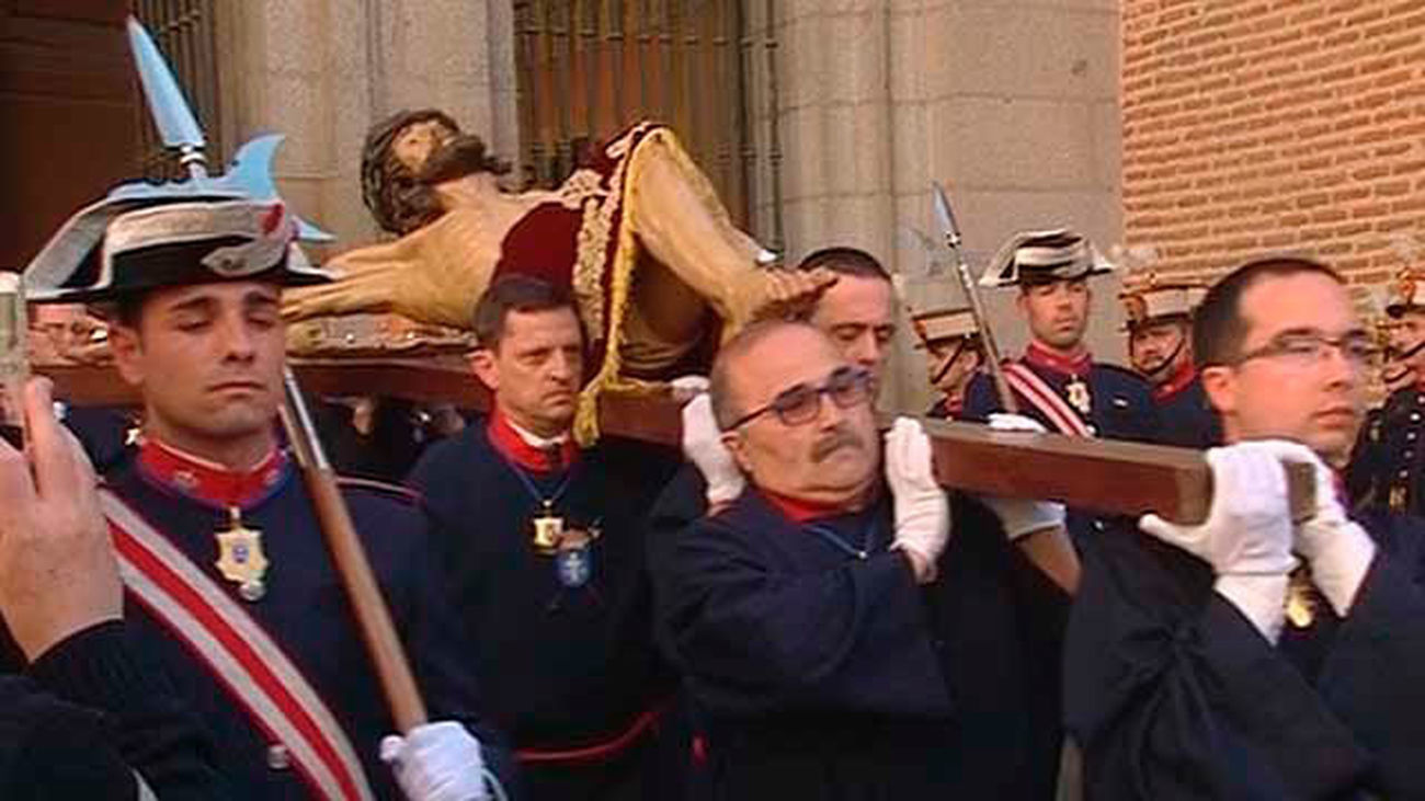 El Cristo de los Alabarderos trasladado al Palacio Real