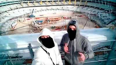 Se cuelan en el Wanda Metropolitano y lo graban