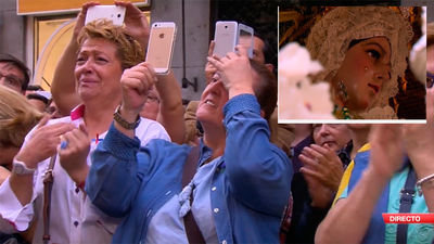 Gritos de 'guapa, guapa, guapa' a la Esperanza Macarena