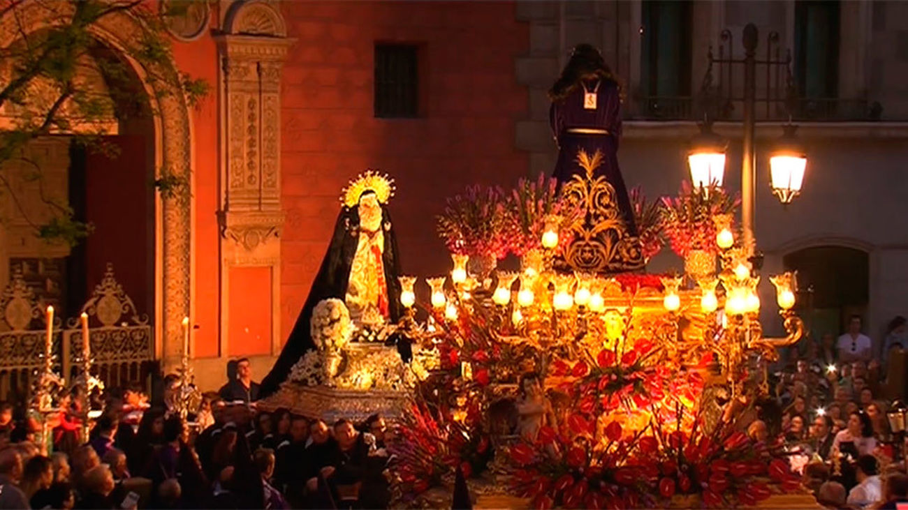 La Virgen de la Soledad y Jesús de Medinaceli se encuentran en la calle Alcalá cerca del final de la procesión de Viernes Santo