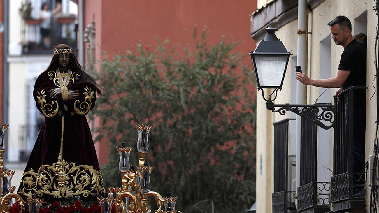 Miles de fieles acuden a las tres procesiones del Jueves Santo en Madrid