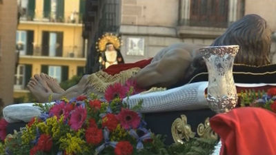 La procesión de la Soledad conmemora el Sábado Santo en Madrid