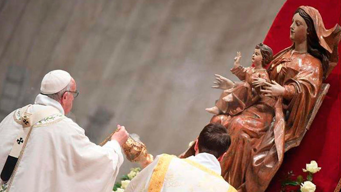 El Papa reivindica en la Vigilia el papel de las mujeres