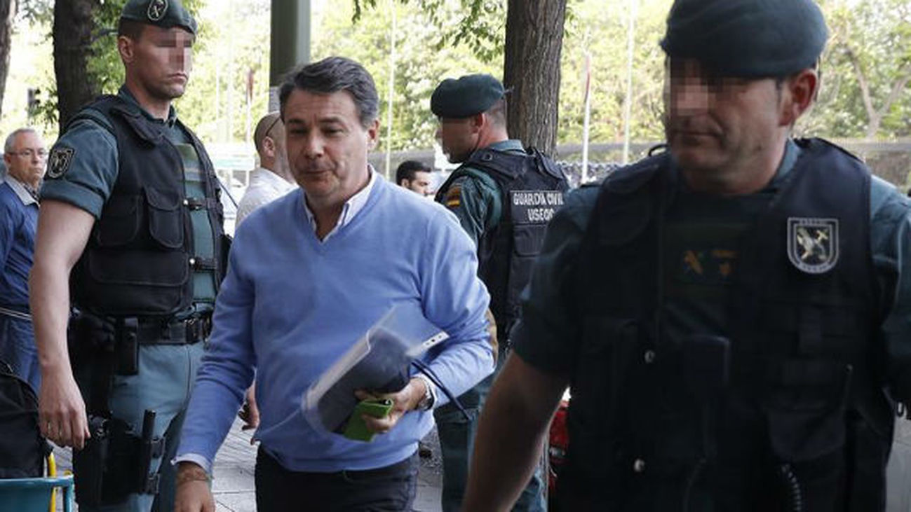 González pasa la noche en el calabozo acusado de liderar una organización criminal