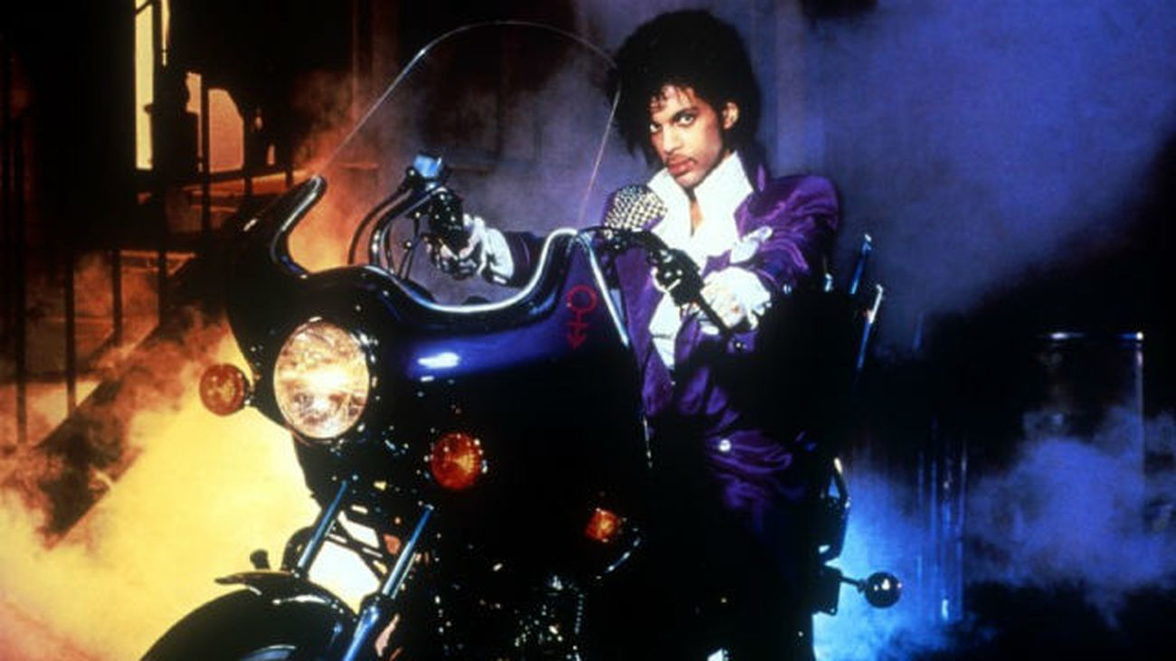 Prince, un año de ausencia púrpura