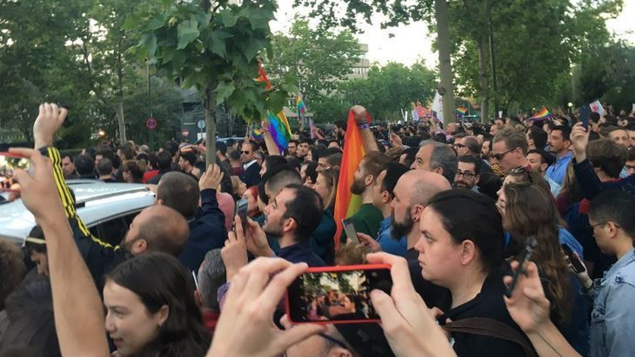 Cientos de personas protestan por persecución de homosexuales en Chechenia