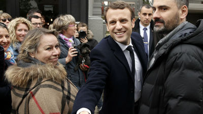 Macron encabeza los resultados con el 90% del voto escrutado