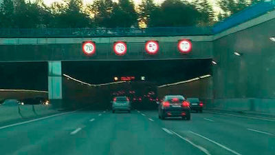 Extinguen un aparatoso incendio de un vehículo  dentro de un túnel de la M-30