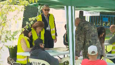 Desalojadas 27 familias okupas de las 'Casas rojas' de Majadahonda