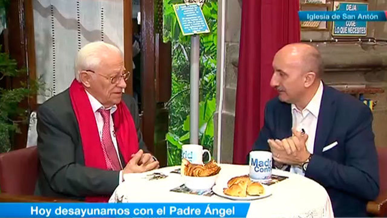 Desayunamos con el Padre Ángel