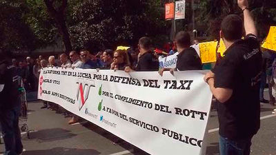 Taxistas en pie de guerra contra los vehículos con conductor
