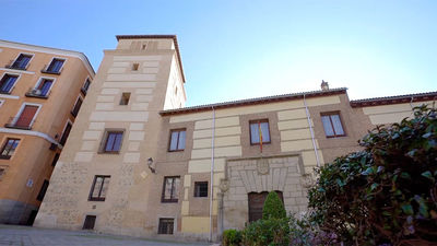 La especatacular Torre de los Lujanes