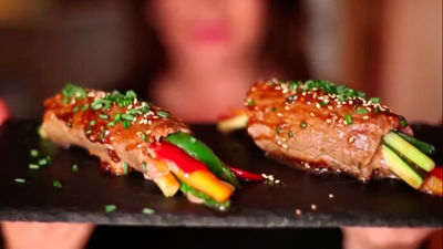 La receta del día: Rollitos de carne con vegetales y salsa teriyaki