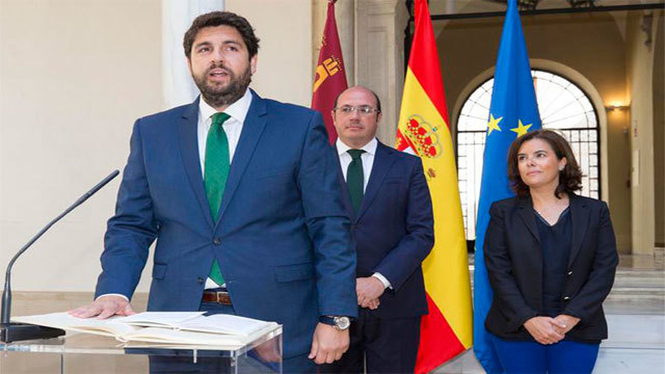 El nuevo presidente de la Región de Murcia, Fernando López Miras jura su cargo