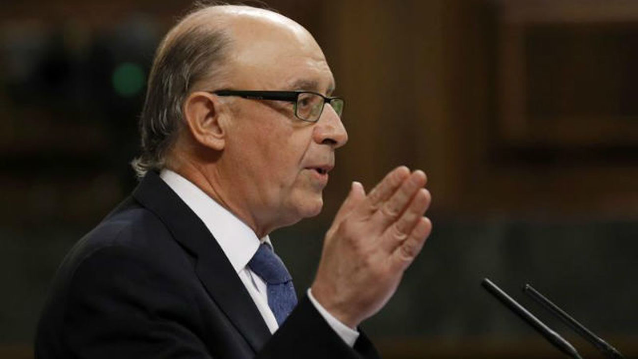 Montoro afronta en el Congreso el primer examen a sus Presupuestos